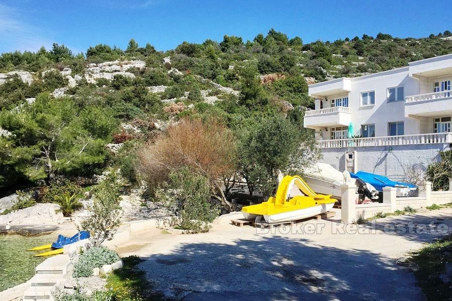 Excellente villa située à la première rangée de la mer