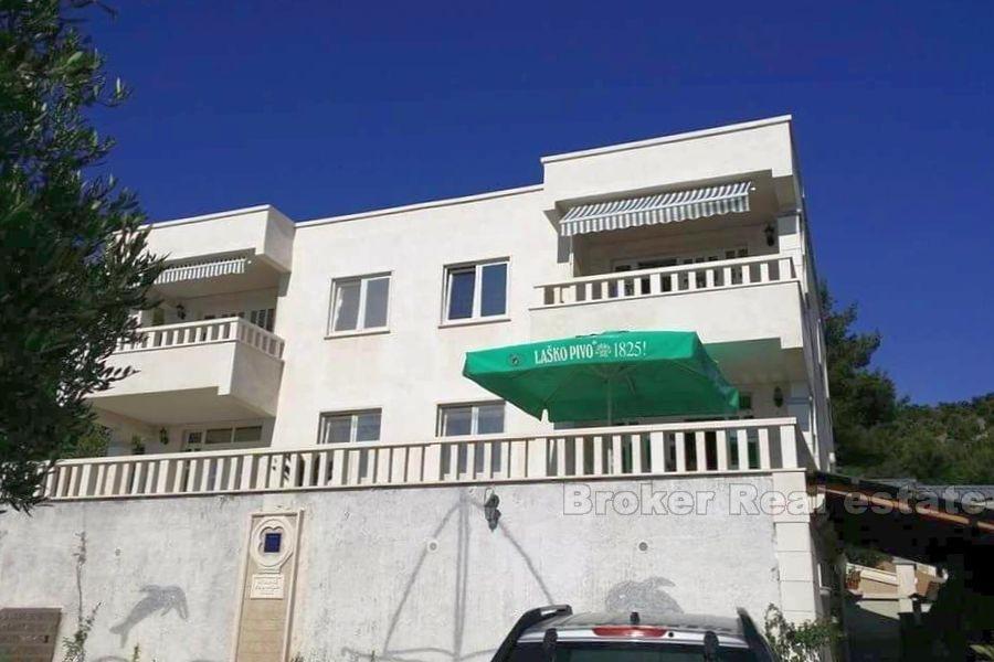 Excellente villa située à la première rangée de la mer