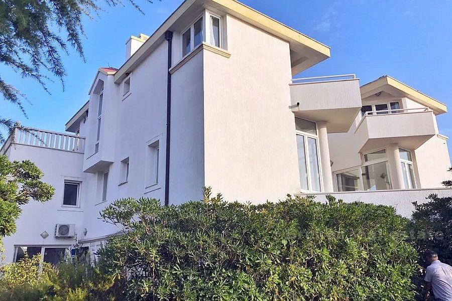 Prostrana obiteljska kuća na otoku Čiovu