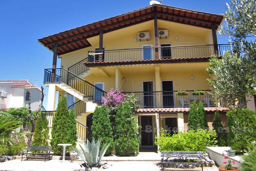 House with 7 apartments