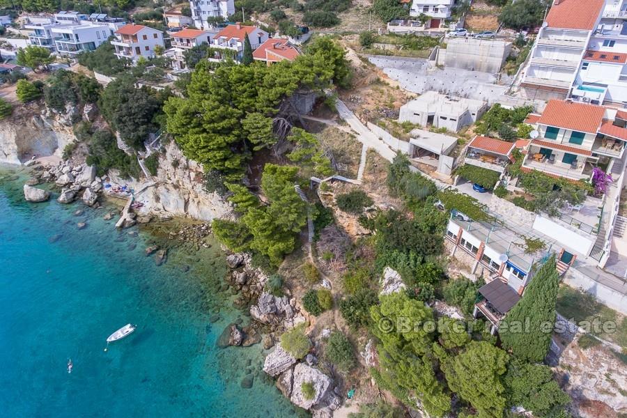 Unfinished building, first row to the sea, for sale