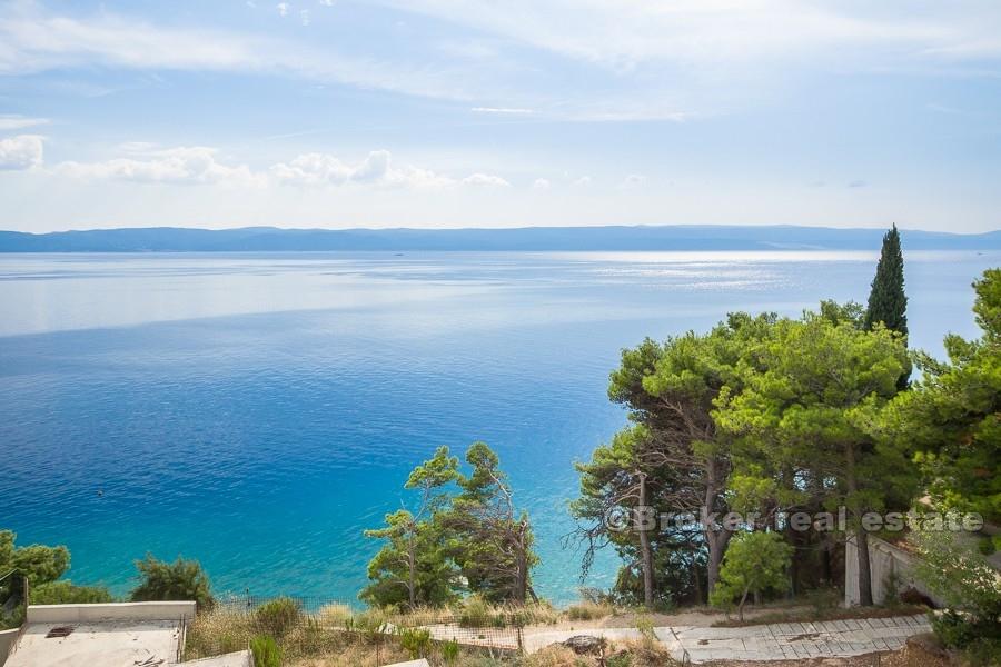Unfinished building, first row to the sea, for sale