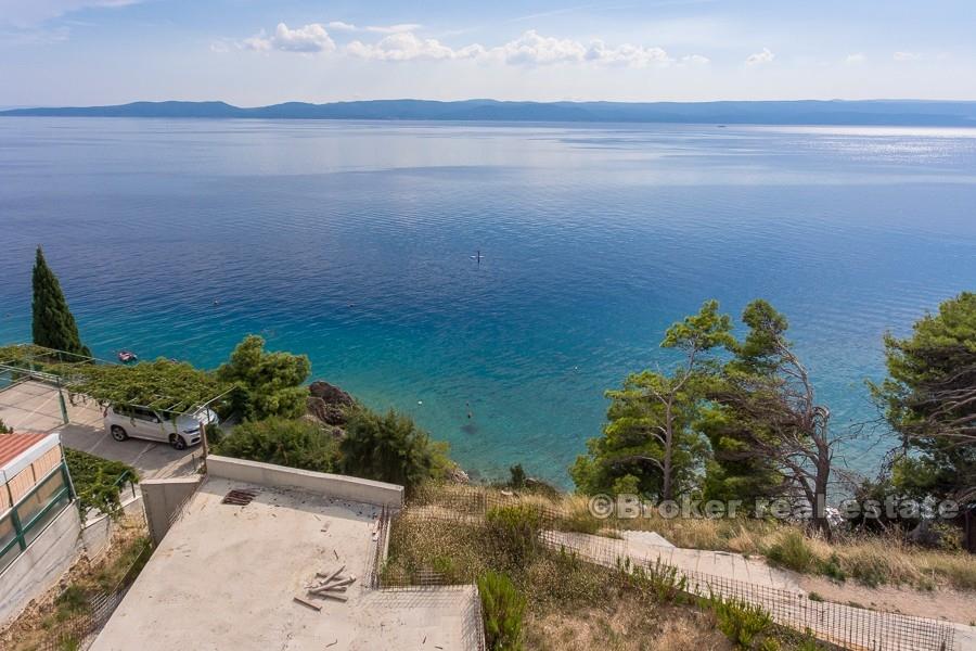 Unfinished building, first row to the sea, for sale