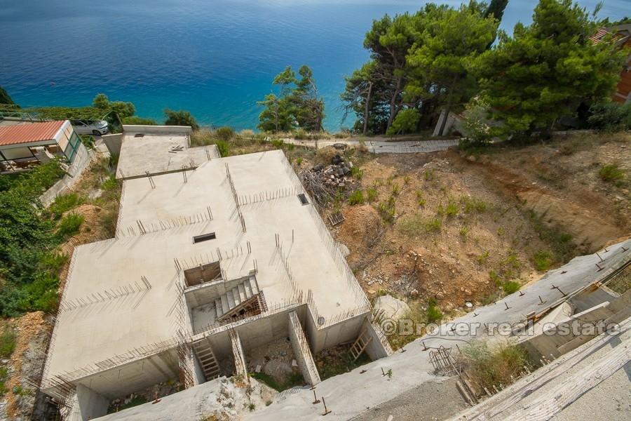 Nedovršena zgrada, prvi red do mora, na prodaju