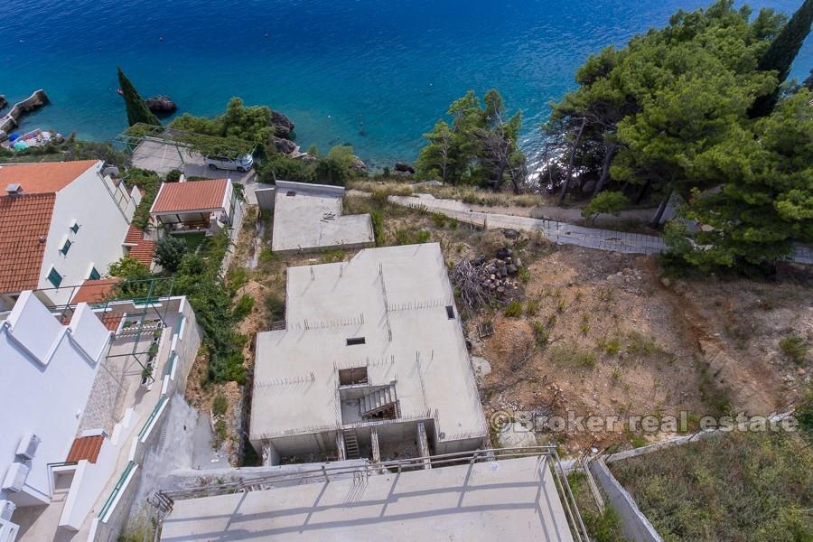 Bâtiment inachevé, première rangée à la mer, à vendre