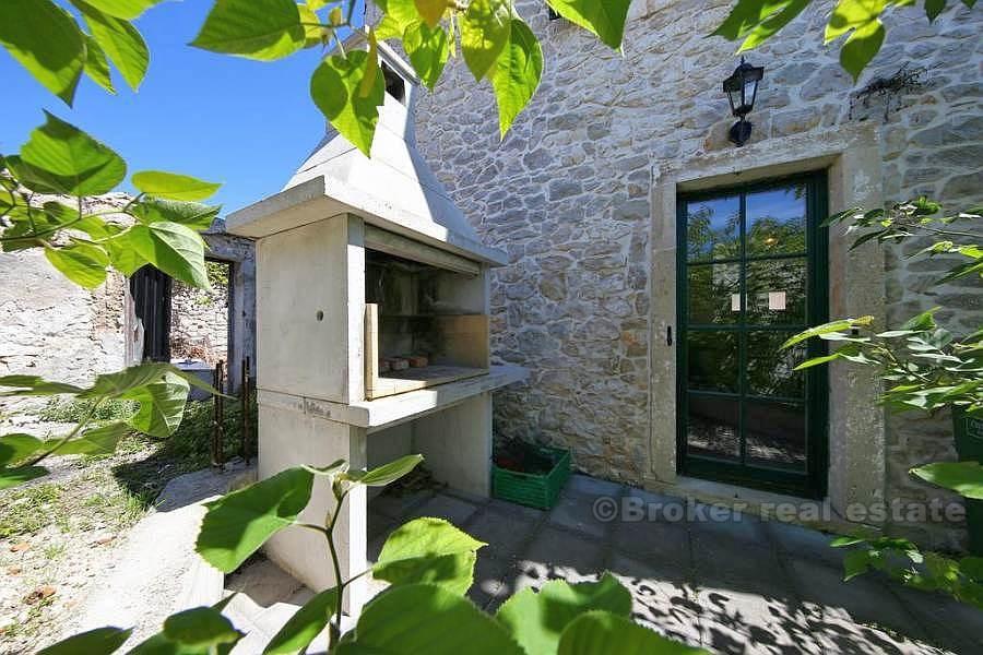 Dvojna kuća / vila, kamena, kompletno renovirana