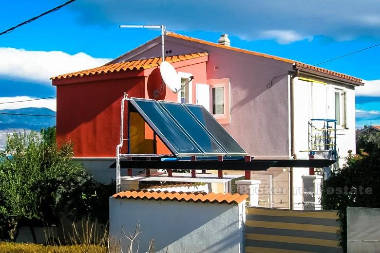 Bella villa arredata nella seconda fila al mare, in vendita