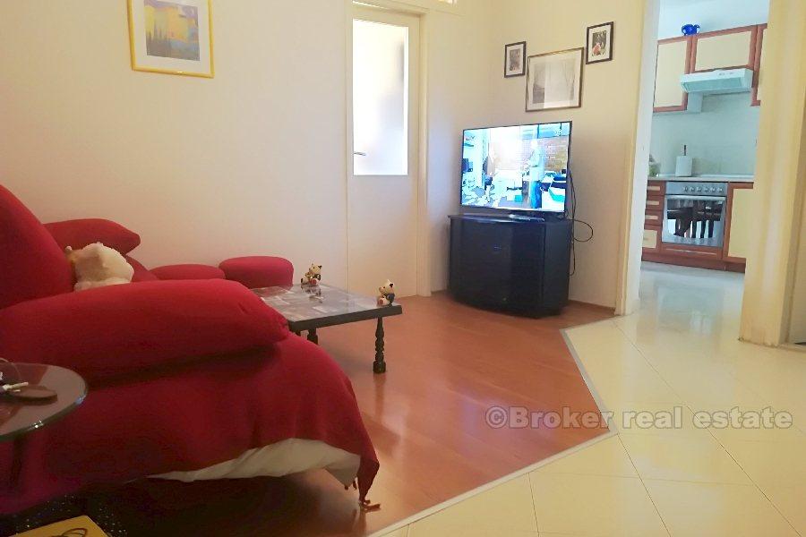 Möblerad enrumslägenhet (Kacunar), till salu