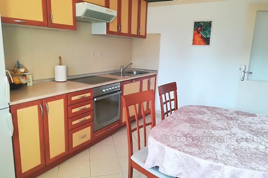 Möblierte Wohnung mit einem Schlafzimmer (Kacunar), zu verkaufen