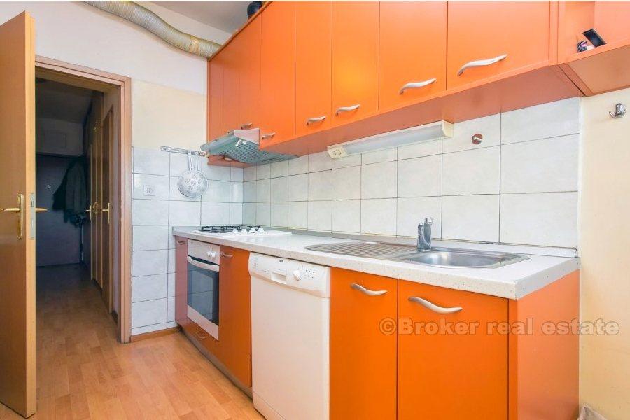 Двухкомнатная квартира в отличном месте (Спинут), на продаже