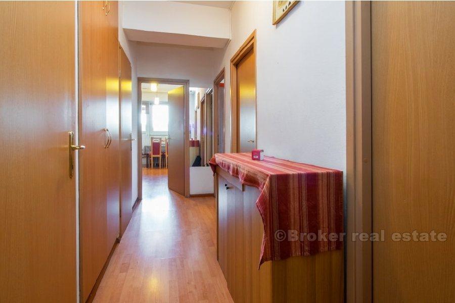 Двухкомнатная квартира в отличном месте (Спинут), на продаже