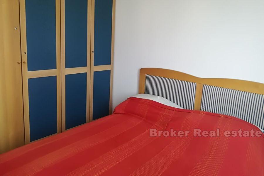 Pujanke, wygodne mieszkanie z dwiema sypialniami, na sprzedaż