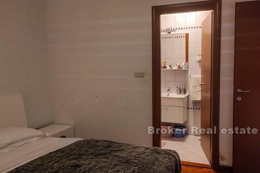 Confortevole appartamento con due camere da letto, Firule