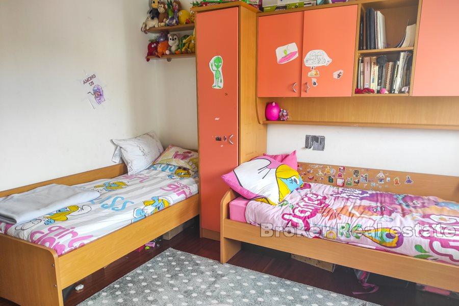 Appartement confortable de deux chambres, Firule
