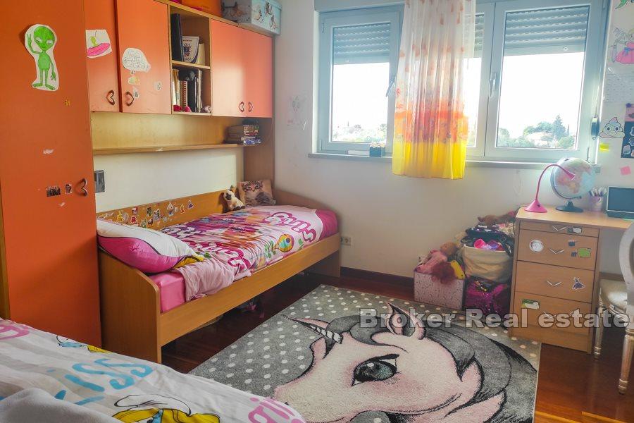 Appartement confortable de deux chambres, Firule