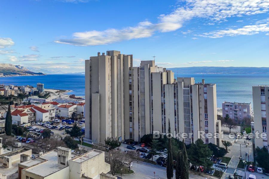 Three bedroom apartment, sea view, Trstenik