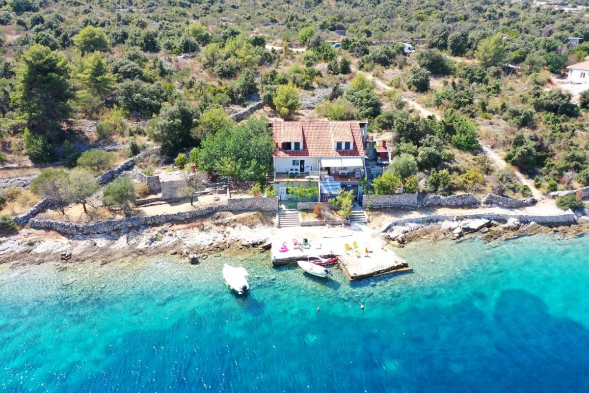 001-2024-105-island-drvenik-excellent-located-seafront-house-for-sale