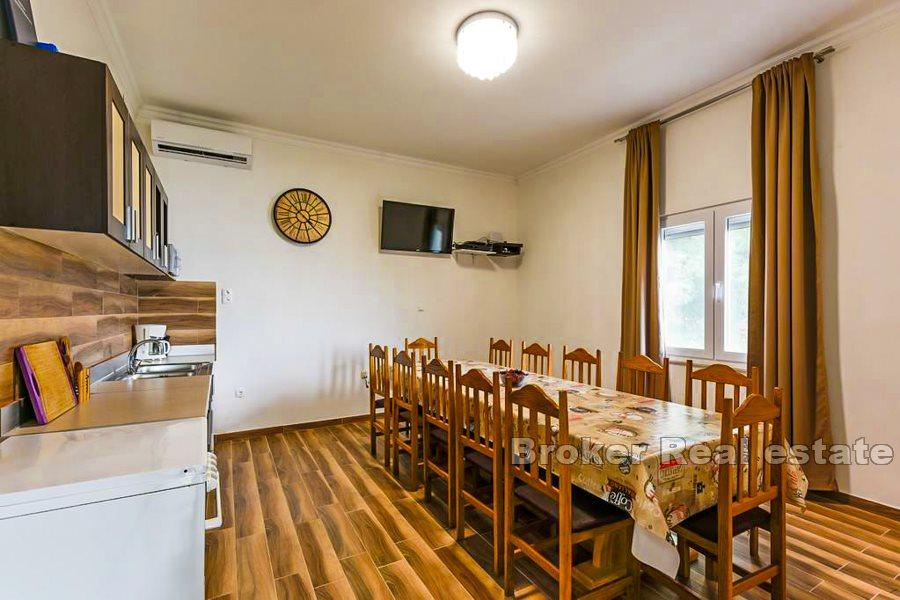 4-sobni apartman, prvi red do mora