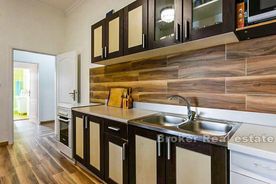 4-sobni apartman, prvi red do mora