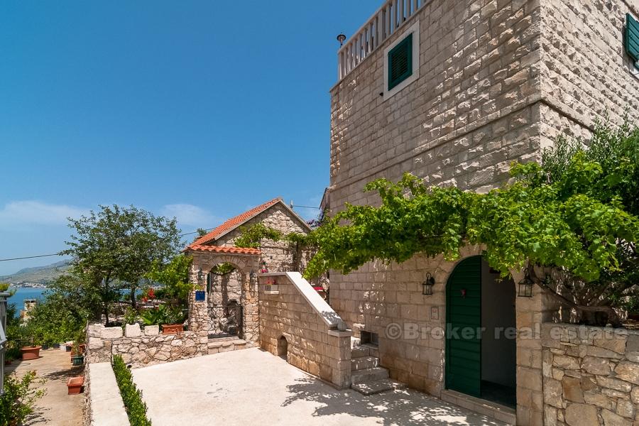 Kamena kuća s pogledom na more