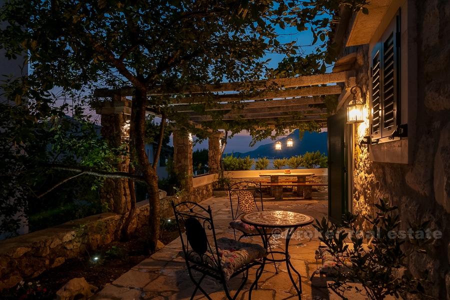 Kamena kuća s pogledom na more