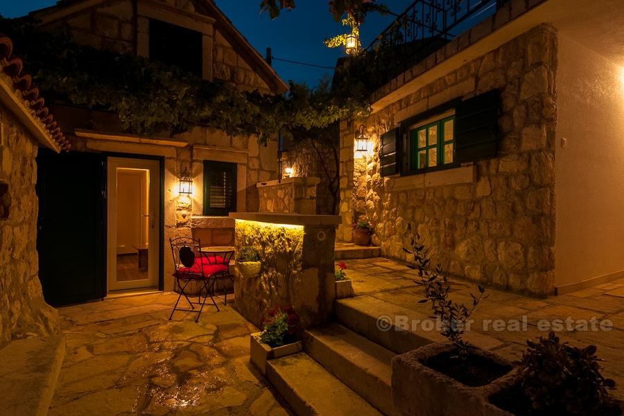 Kamena kuća s pogledom na more