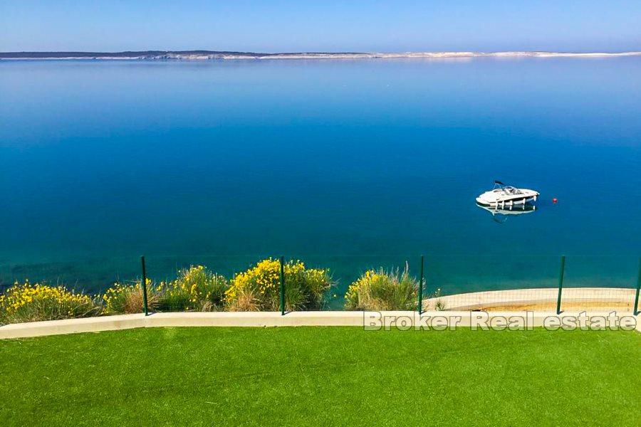 Appartement duplex moderne, front de mer