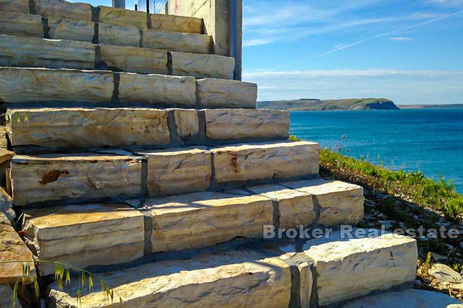 Appartement duplex moderne, front de mer