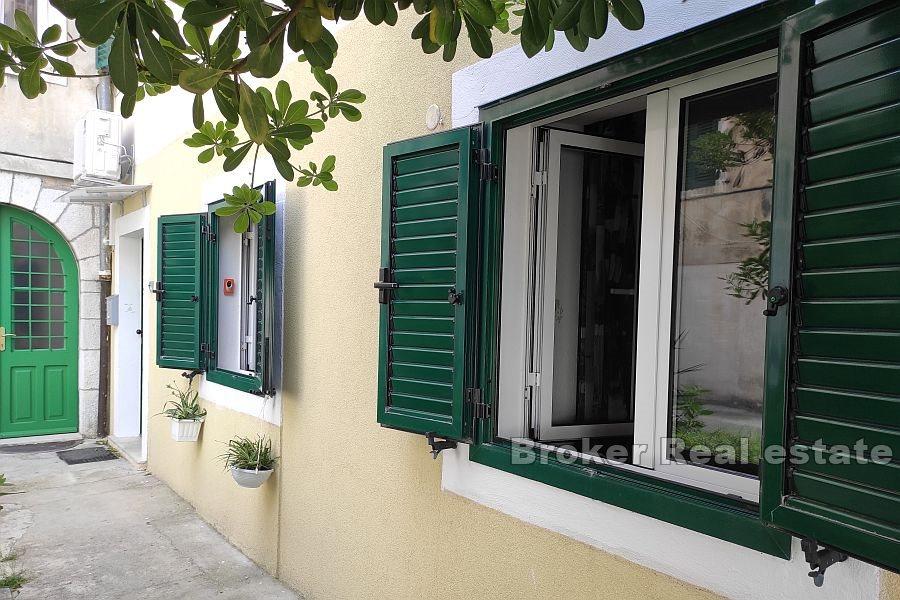 One bedroom apartment, Manuš