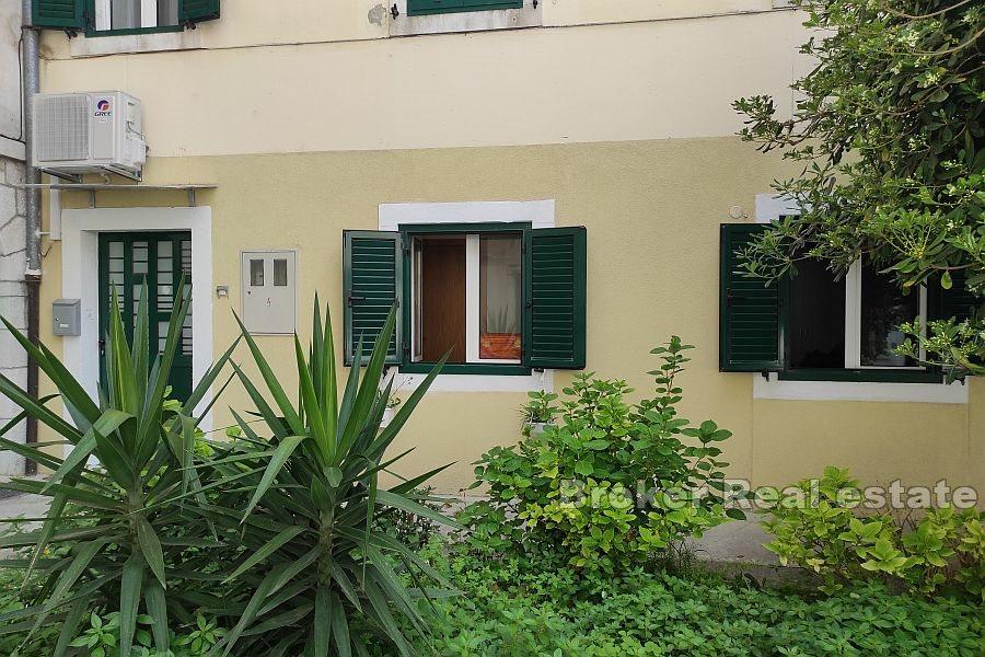 Appartement d'une chambre, Manuš