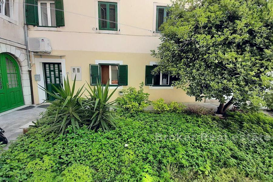 Appartement d'une chambre, Manuš