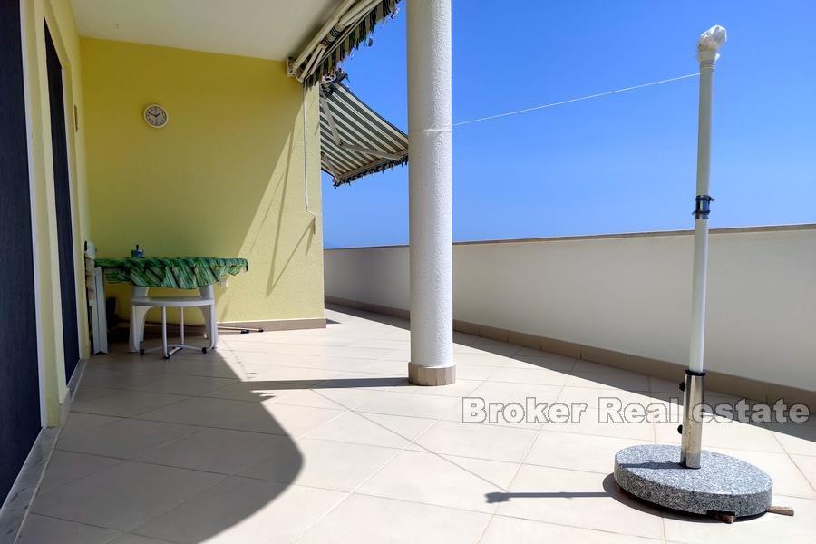 Znjan, bel appartement avec vue dégagée sur la mer