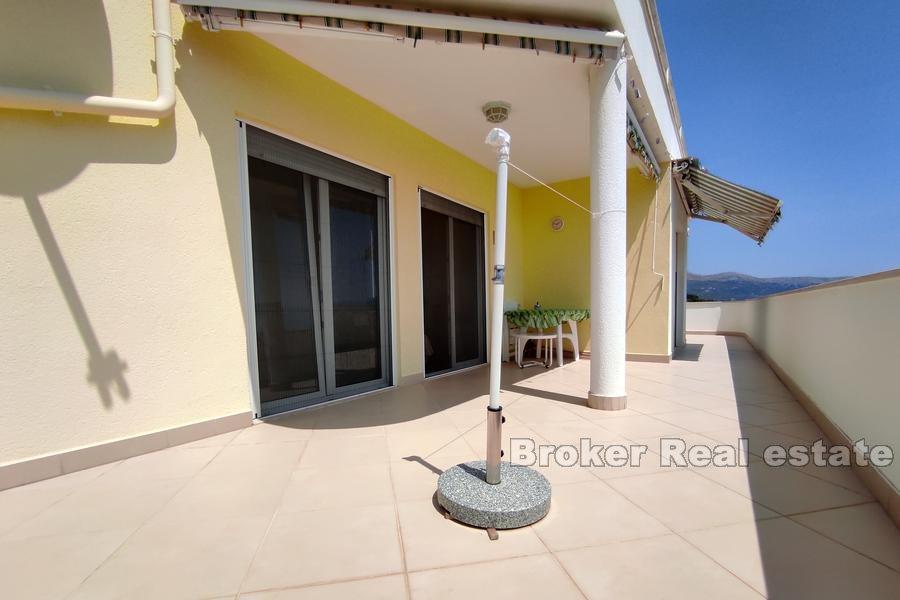 Znjan, beautiful apartment with open sea view