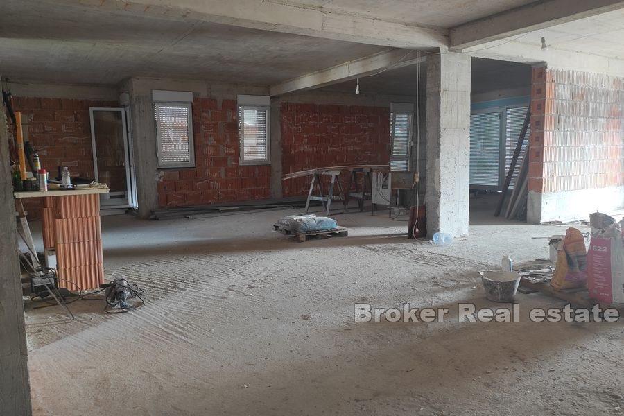 Mejaši, business space on traffic street