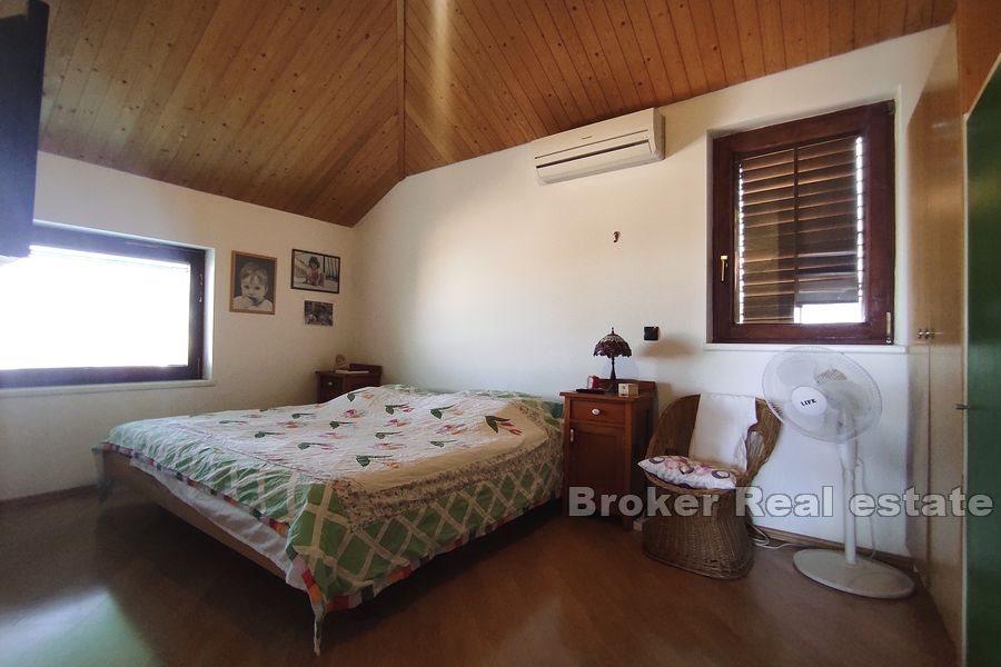 Bol, třípokojový byt