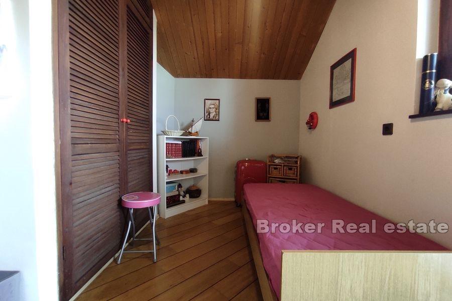Bol, appartamento con tre camere da letto