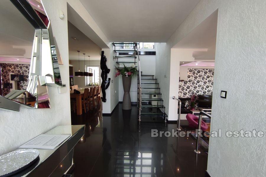 Villa avec piscine et vue mer