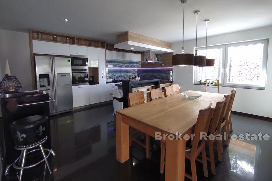 Villa avec piscine et vue mer