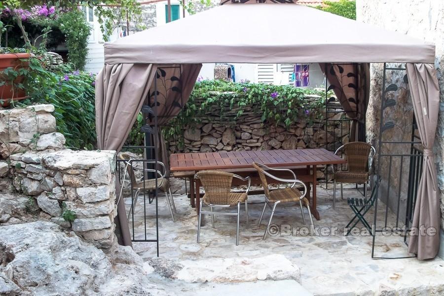 Maison en pierre dalmate, à vendre