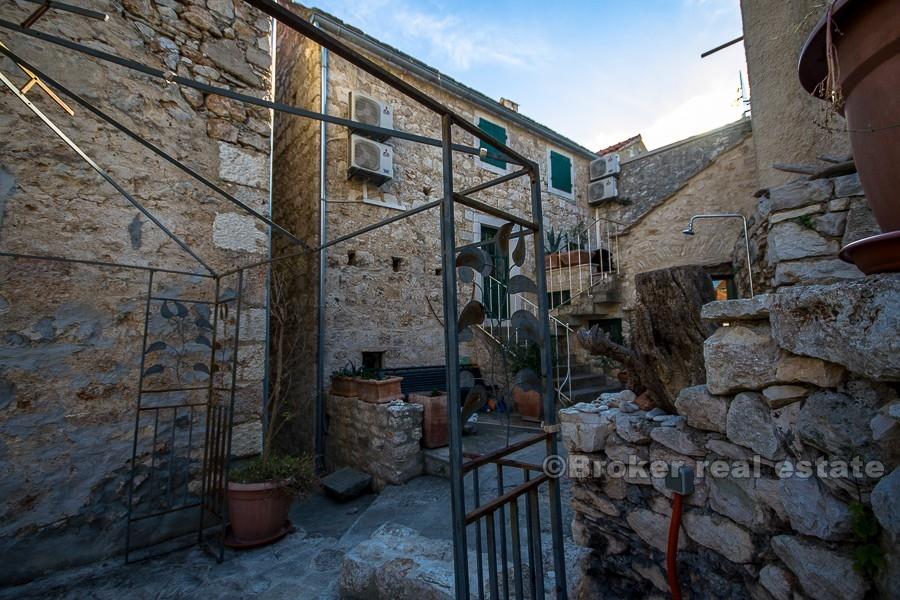 Dalmatian stone house, for sale