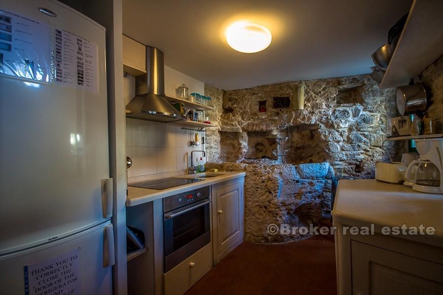 Maison en pierre dalmate, à vendre