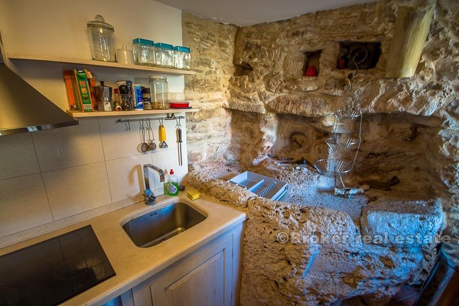 Maison en pierre dalmate, à vendre