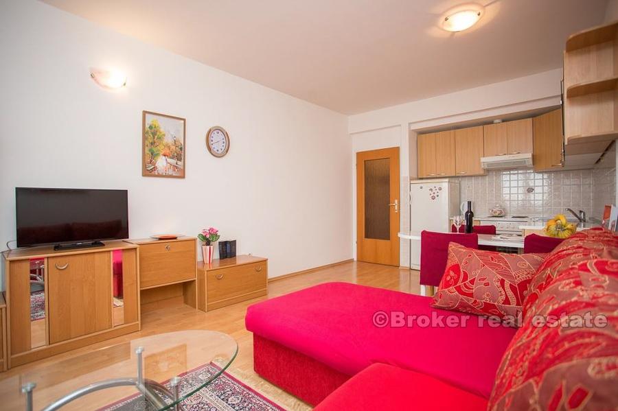 Wygodny apartament z jedną sypialnią, Znjan, na sprzedaż