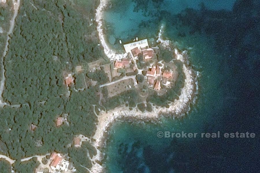 Terrain unique, front de mer, à vendre