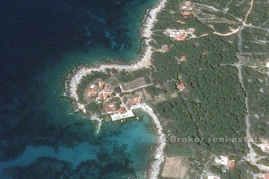 Terrain unique, front de mer, à vendre