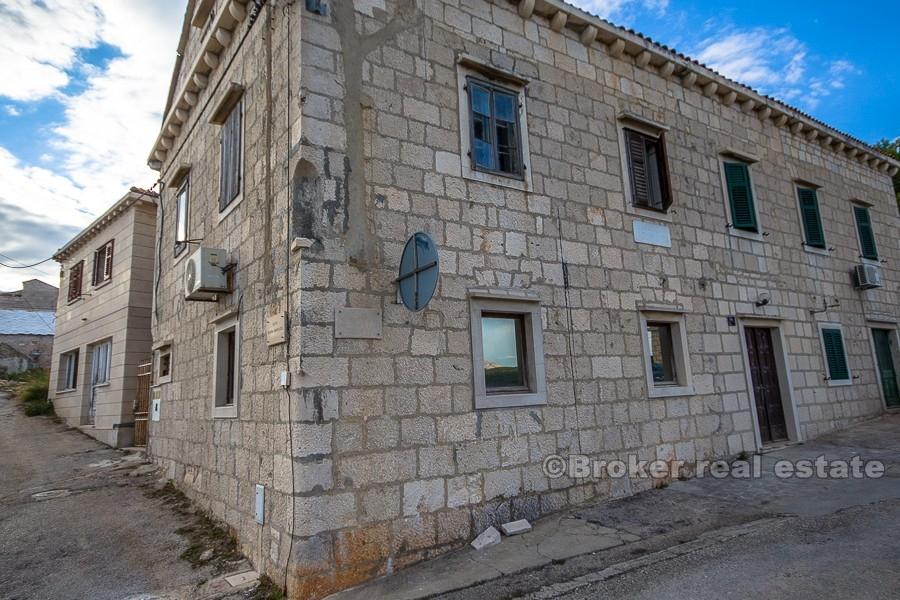 Maison en pierre avec vue mer, à vendre