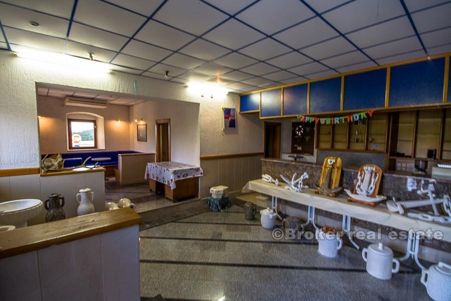 Casa in pietra con vista mare, in vendita