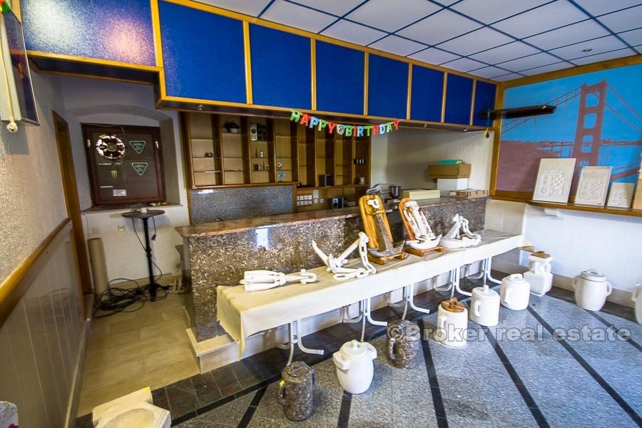 Maison en pierre avec vue mer, à vendre