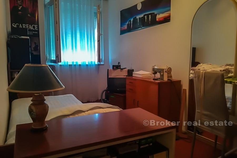 Trzypokojowe mieszkanie w Bol, na sprzedaż