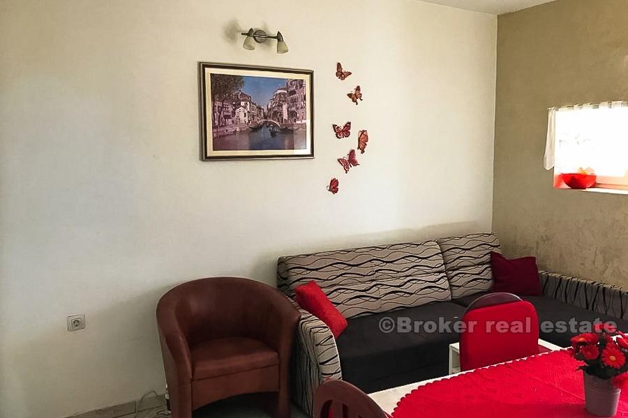 Kamenný dům se zahradou, k prodeji